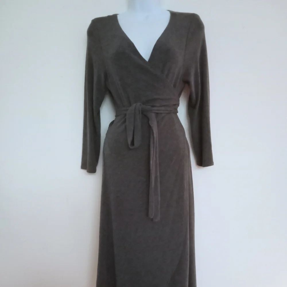 NWT🎁 FREE GIFT IS INCLUDED 🎁 Wrap Dress V- Neck, High Split, Midi - Picture 9 of 13